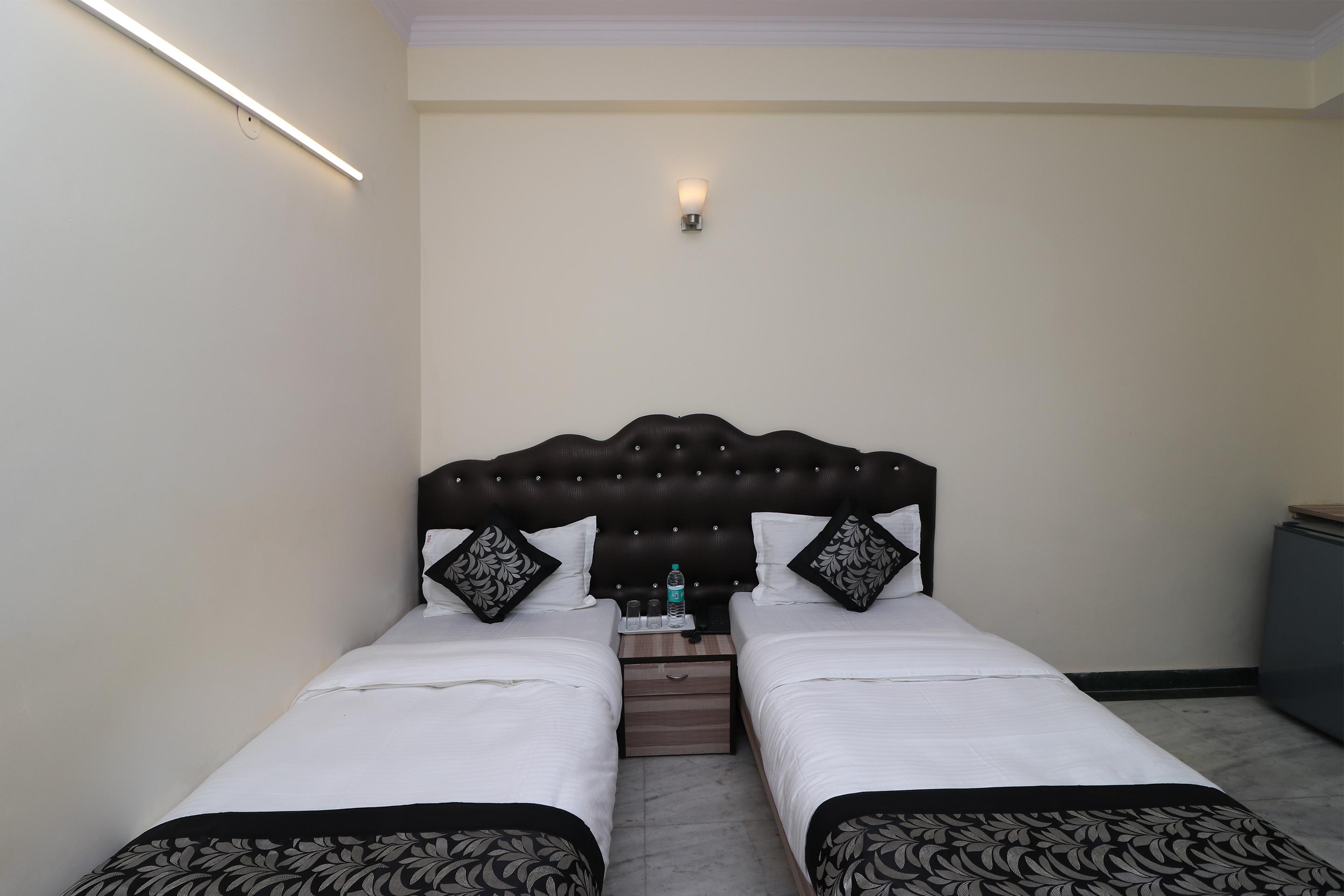 Adb Rooms Hotel Silver Shine New Delhi Exteriör bild